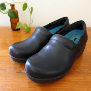 Dr. Scholl's Dynamo Work Clogs | Restaurant Nurse Shoes (Women 7)
